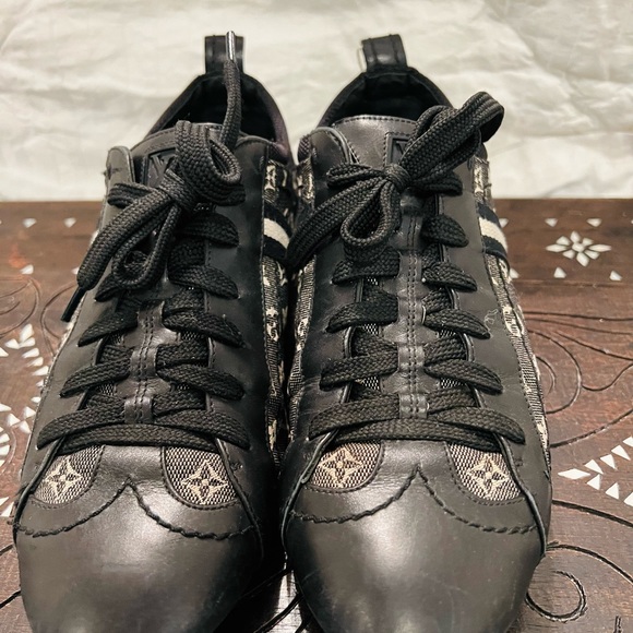 Like New Louis Vuitton Mini Lin Monogram Sneakers - Picture 2 of 4